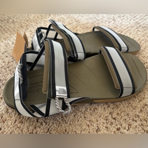 NWT The North Face Men's Skeena Sport Sandals in Olive, Size 10 - Picture 4 of 9